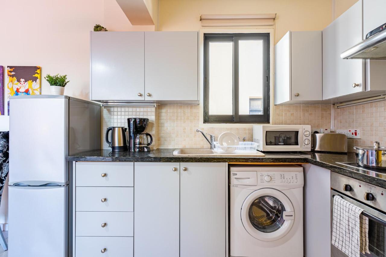 Freya 1-Bedroom Apartment In Larnaca Esterno foto